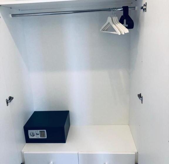 استودیو استاندارد با بالکن, White 11