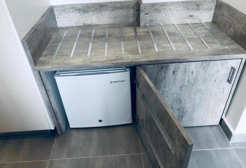 استودیو استاندارد با بالکن, White 11