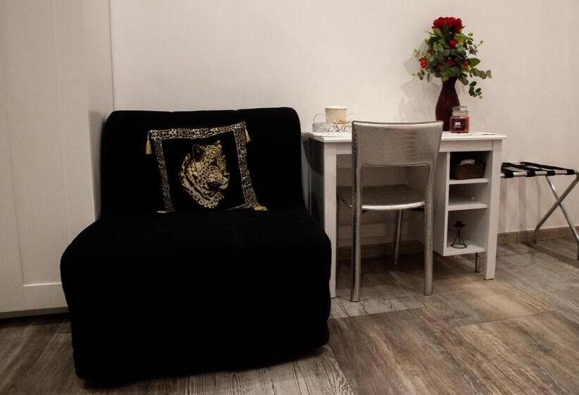 اتاق راحتی سه تخته, Aleandre