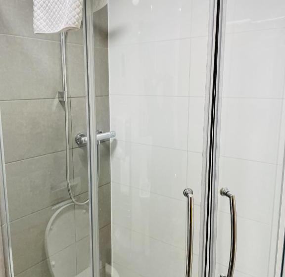 غرفة قياسية, The Diamond Inn