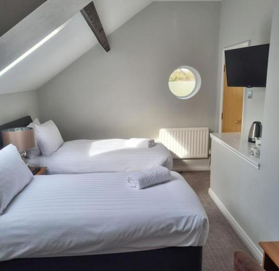 غرفة قياسية ثلاثية, The Diamond Inn