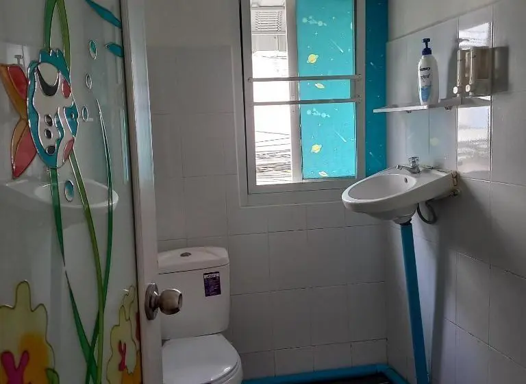 اتاق لوکس سه تخته, Happy Hostel