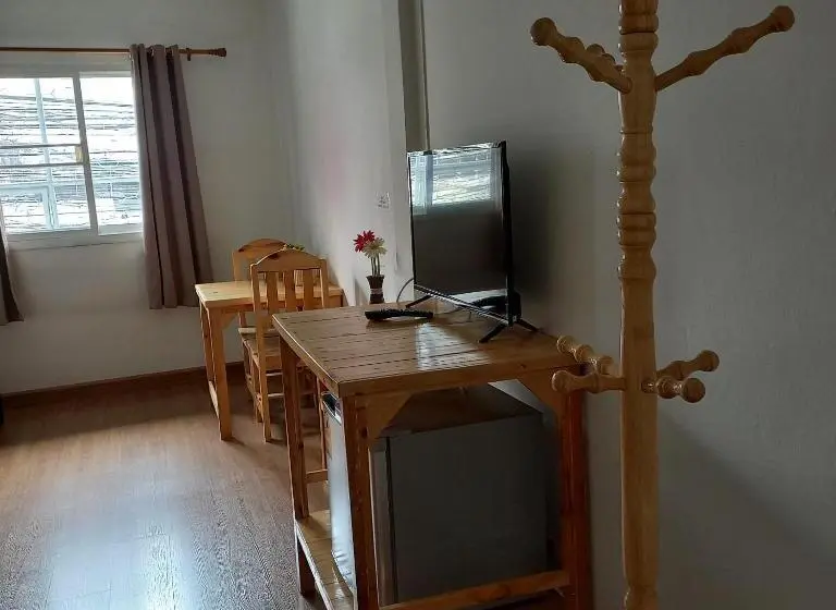اتاق لوکس سه تخته, Happy Hostel