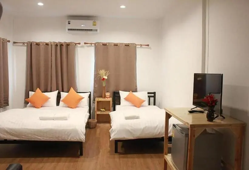 اتاق لوکس سه تخته, Happy Hostel