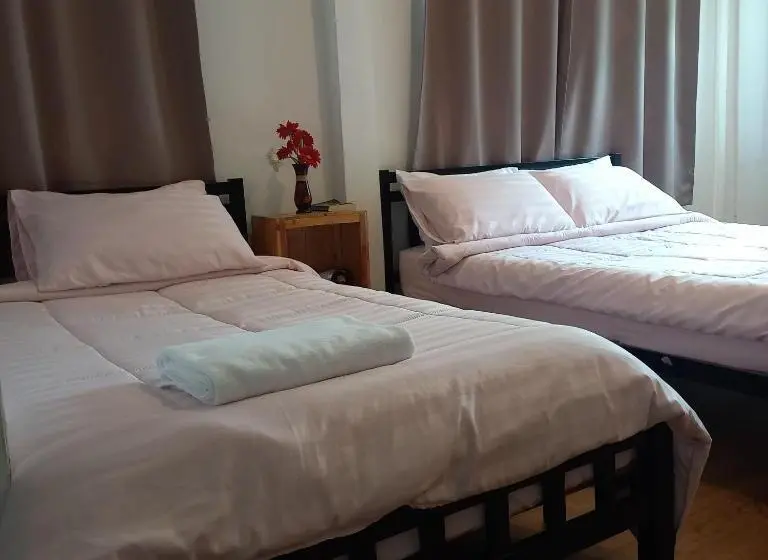 اتاق لوکس سه تخته, Happy Hostel