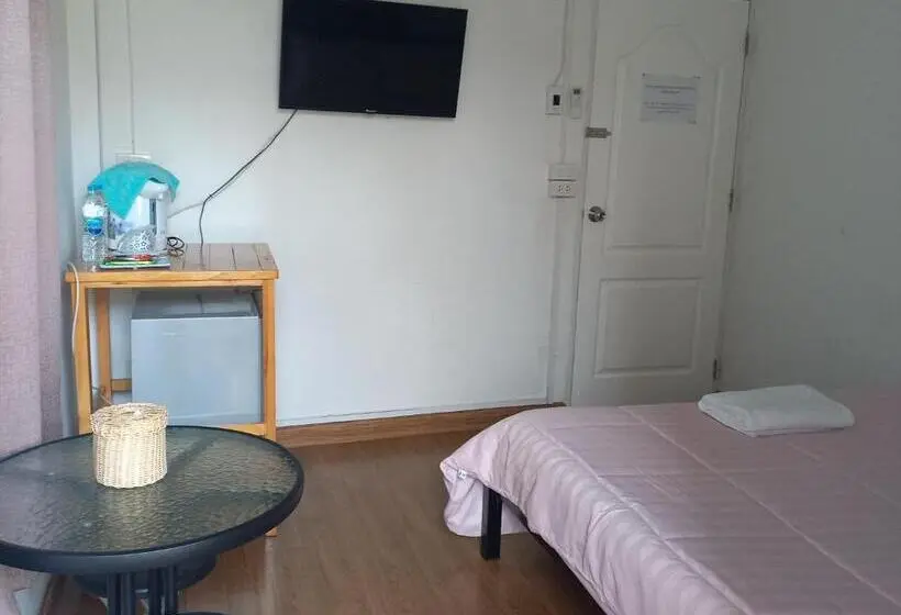 اتاق لوکس با تخت بزرگ, Happy Hostel