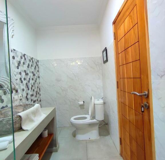 Полулюкс, Triple 8 Suites