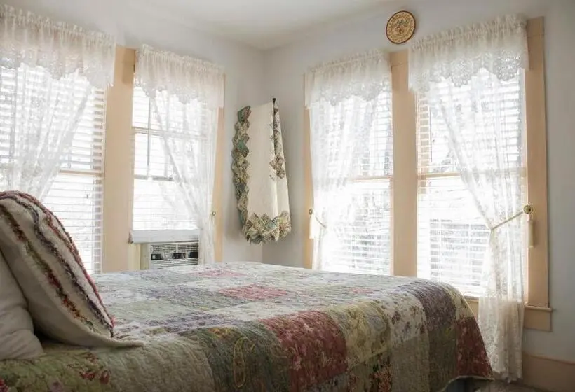 デラックススイート, Wildflower Bed And Breakfast