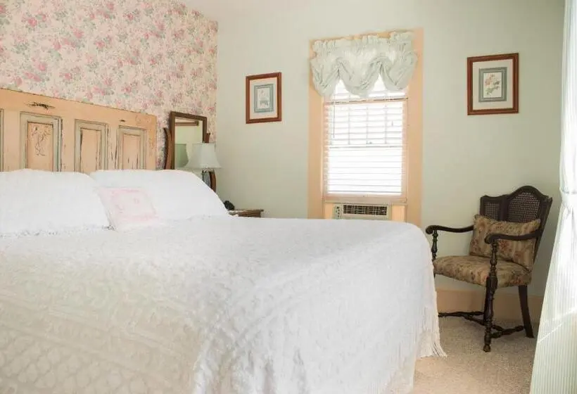 キングサイズベッドのスイートルーム, Wildflower Bed And Breakfast
