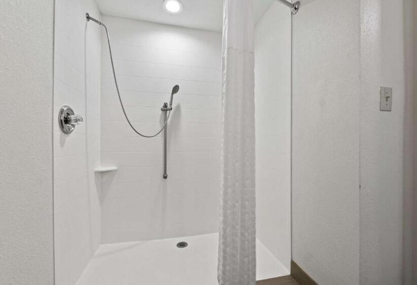 غرفة قياسية سرير كينج لذوى الإحتياجات الخاصة, Best Western Plus Lake Lanier Gainesville Hotel & Suites