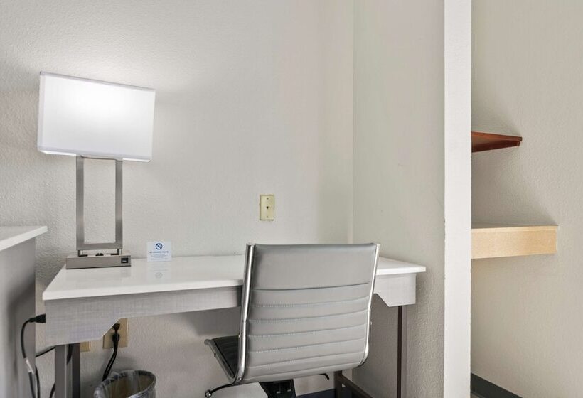 جناح لذوى الاحتياجات الخاصة, Best Western Plus Lake Lanier Gainesville Hotel & Suites