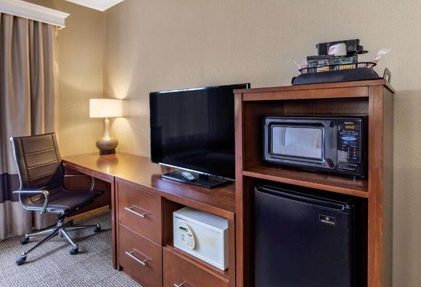 جناح, Comfort Suites Fort Collins Near University