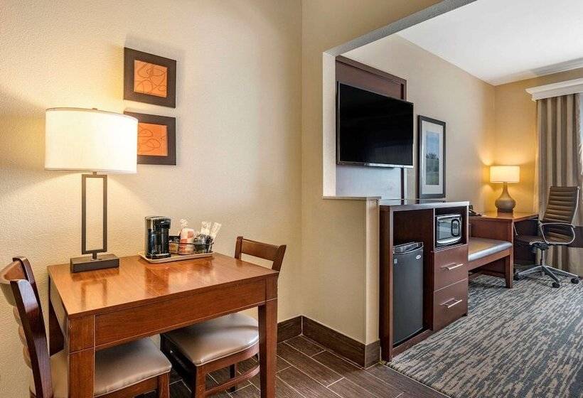 Люкс, Comfort Suites Keeneland