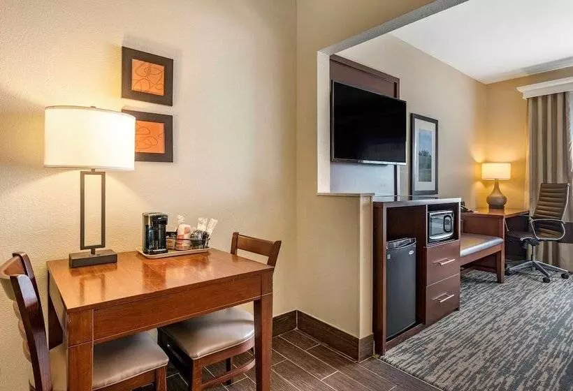 スイート, Comfort Suites Keeneland