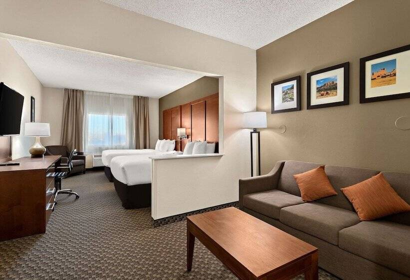 Люкс, Comfort Suites University