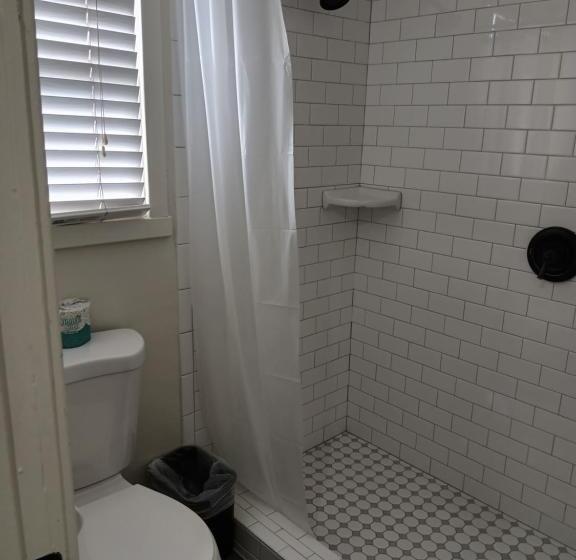 スタンダードルーム, Coronado Inn