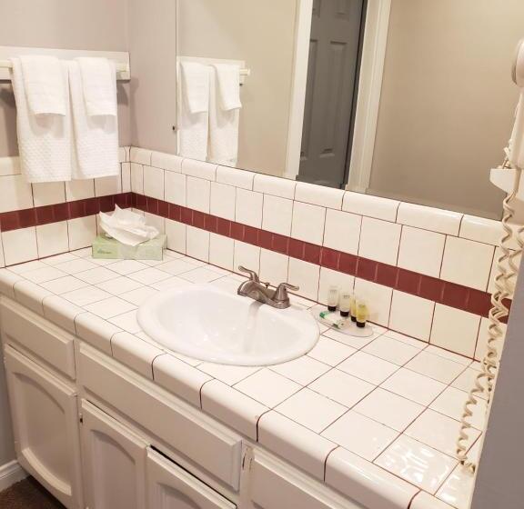 ファミリールーム, Coronado Inn