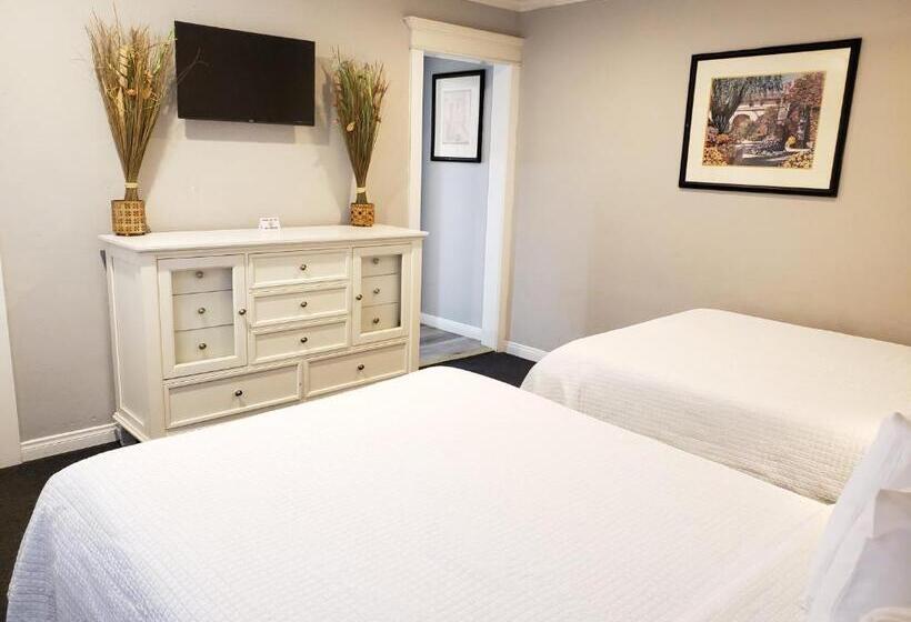 ファミリールーム, Coronado Inn