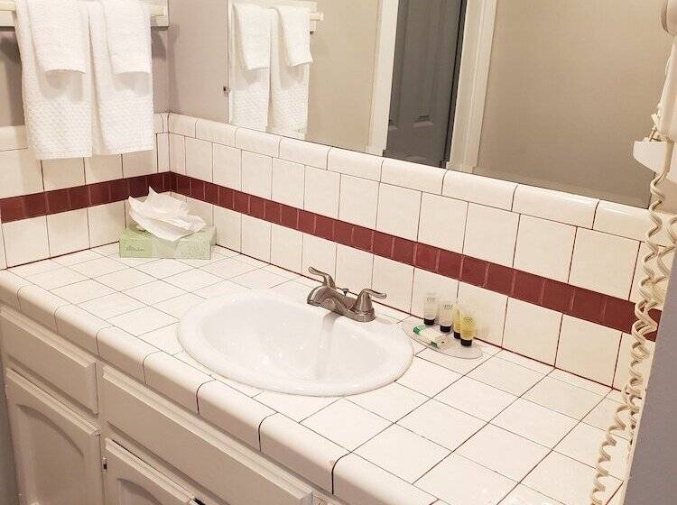 スイート, Coronado Inn