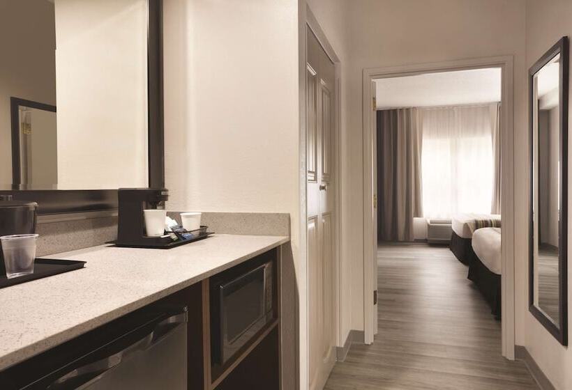 סוויטה מותאמת לאדם עם מוגבלויות, Country Inn & Suites By Radisson, Chattanoogalookout Mountain