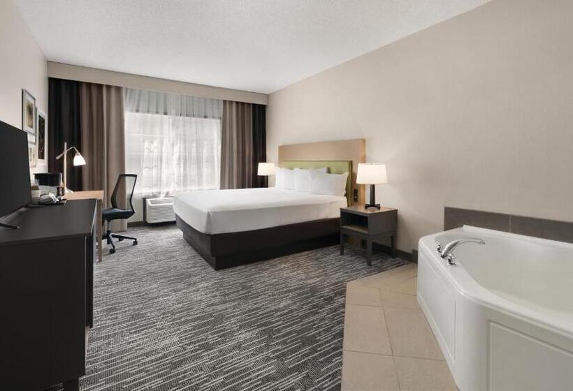 جناح مزود بجاكوزى, Country Inn & Suites By Radisson, Detroit Lakes, Mn
