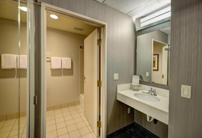 غرفة قياسية سرير كينج, Courtyard Wausau