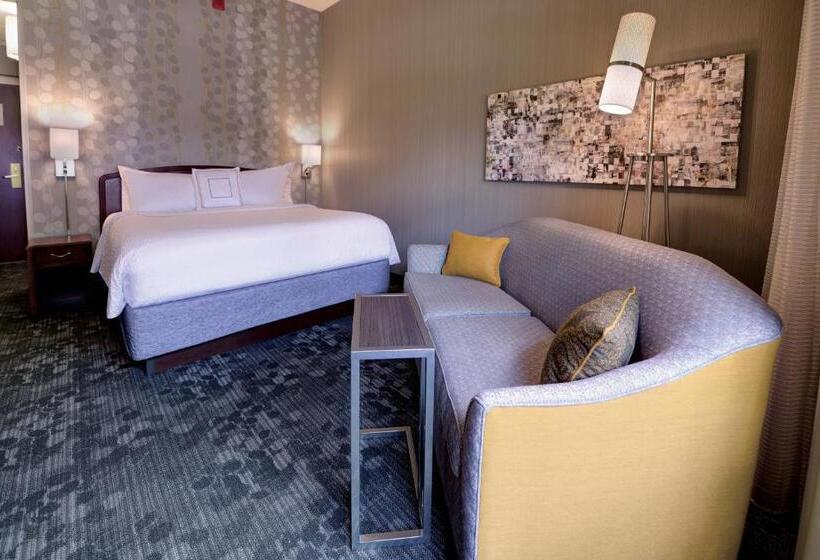 스탠다드 룸 킹사이즈 침대, Courtyard Wausau