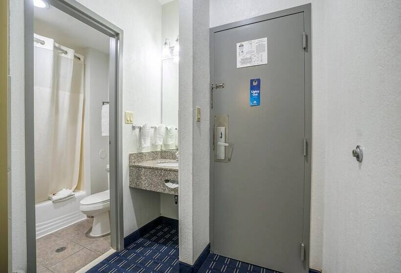 带2个双人床的标准工作室, Days Inn & Suites By Wyndham Webster Nasaclearlakehouston