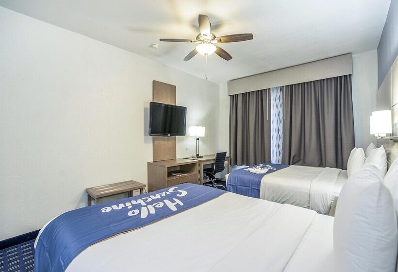 带2个双人床的标准工作室, Days Inn & Suites By Wyndham Webster Nasaclearlakehouston