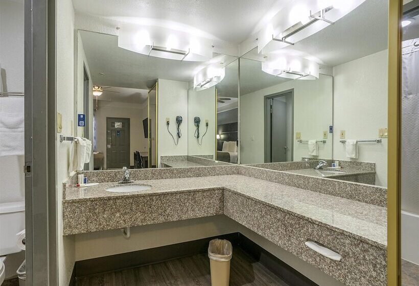 Номер Стандарт 2 Двуспальные Кровати, Days Inn & Suites By Wyndham Webster Nasaclearlakehouston