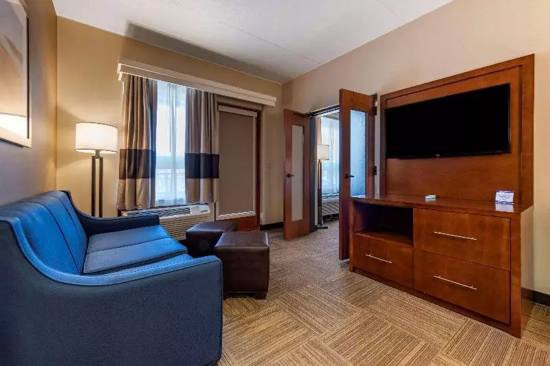 クイーンサイズベッドのスイートルーム, Lift Bridge Lodge, Ascend Hotel Collection