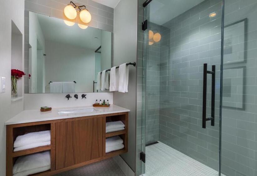 إستوديو ديلوكس, The Ingleside