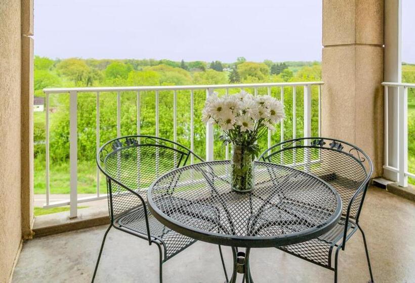 جناح مزوَّد بشرفة, The Ingleside