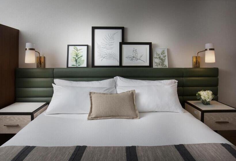 جناح مزوَّد بشرفة, The Ingleside