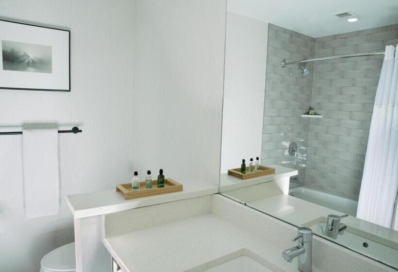 غرفة قياسية سرير كينج, The Ingleside