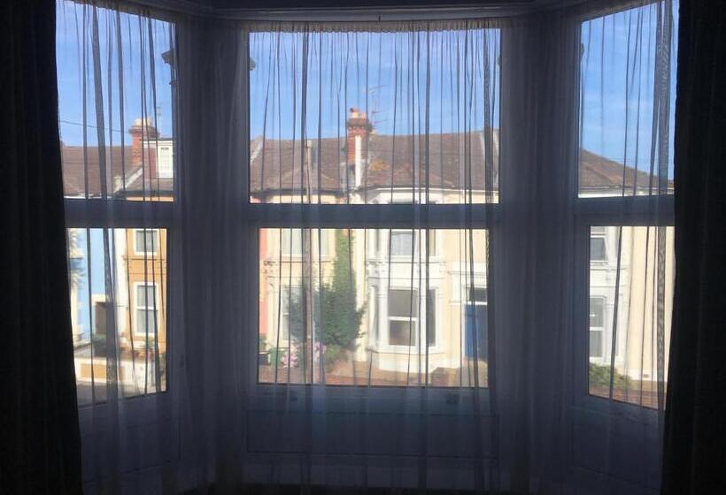 家庭间, Waverley Park Lodge