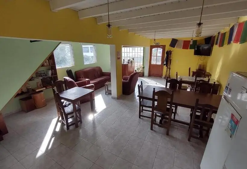 ルームシェアのワンベッド, Hostel Wenuy
