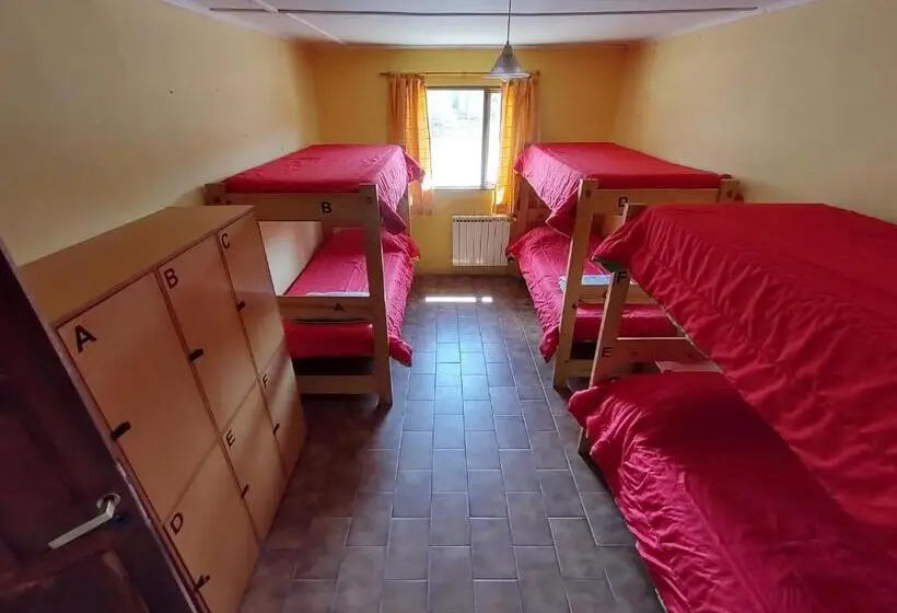 ルームシェアのワンベッド, Hostel Wenuy