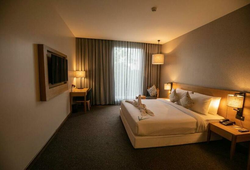 جناح, The Vern At Blvd