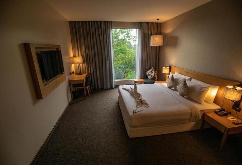 جناح, The Vern At Blvd