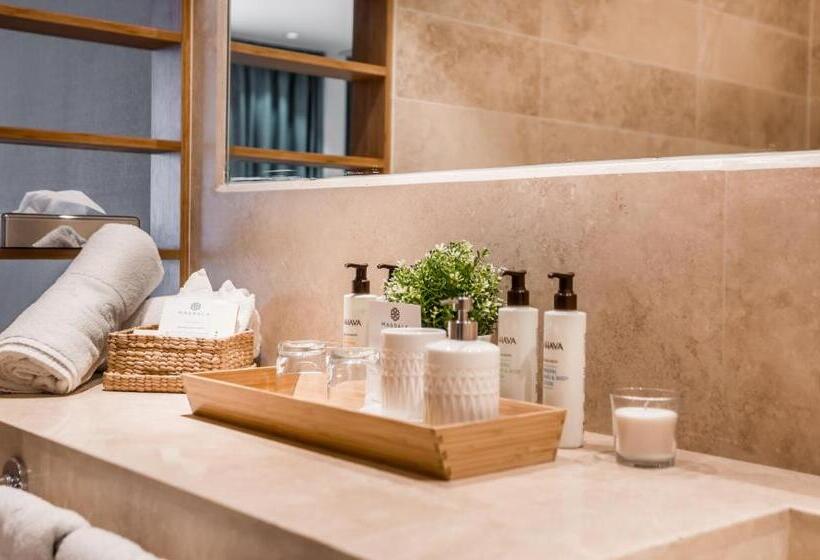 キングサイズベッドのスイートルーム, Magdala