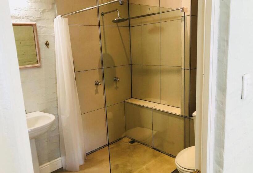 בקתת חדר, The Lemon Tree