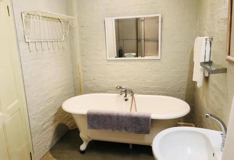 בקתת חדר, The Lemon Tree