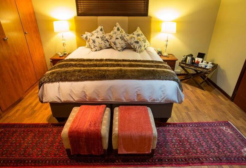 キングサイズベッドのスタンダードルーム, Spacube Luxury Suites And Spa