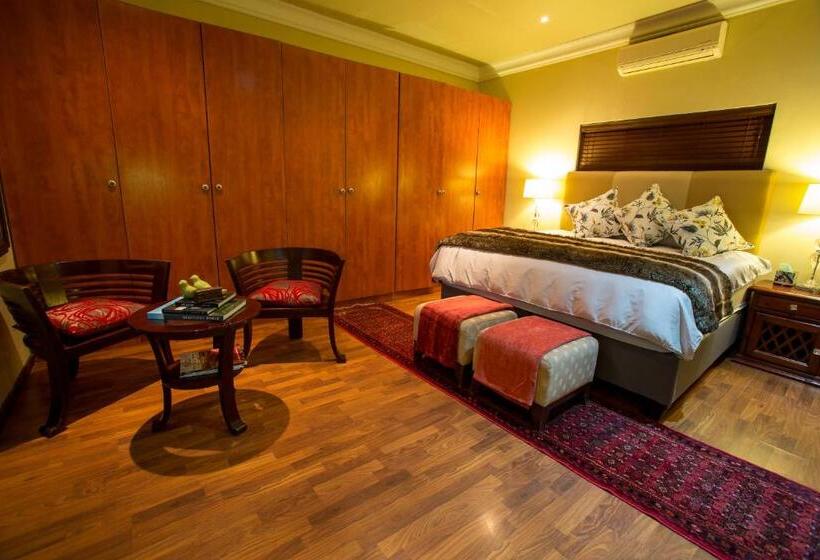 キングサイズベッドのスタンダードルーム, Spacube Luxury Suites And Spa