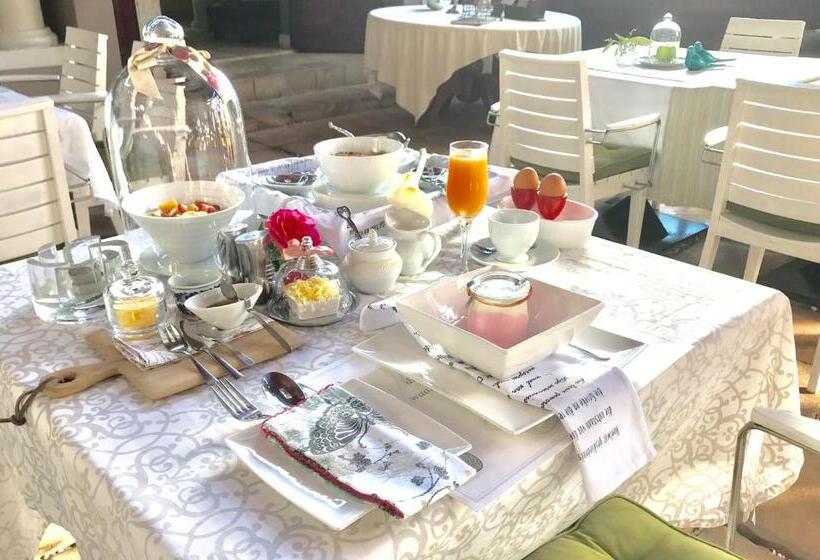 キングサイズベッドのスタンダードルーム, Spacube Luxury Suites And Spa