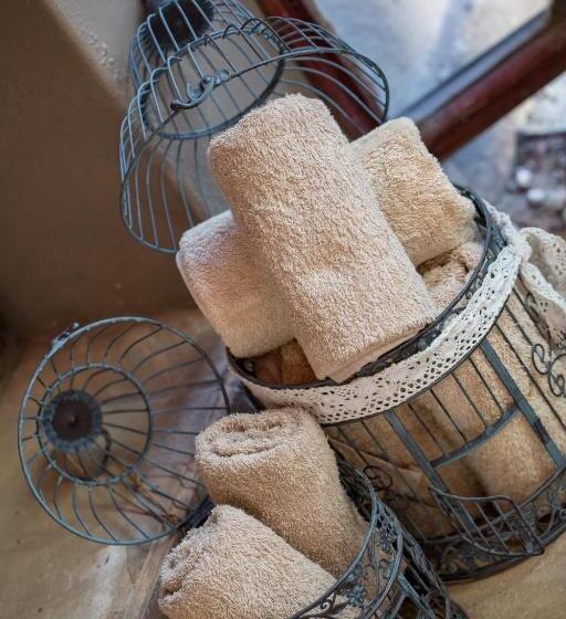 キングサイズベッドのデラックスルーム, Spacube Luxury Suites And Spa