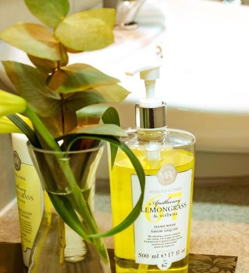 キングサイズベッドのスーペリアルーム, Spacube Luxury Suites And Spa