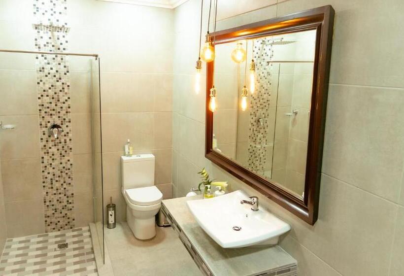 キングサイズベッドのスーペリアルーム, Spacube Luxury Suites And Spa