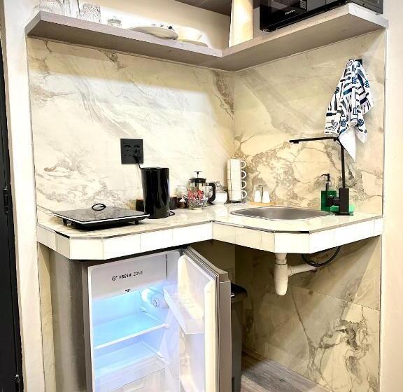 デラックススタジオ, Spacube Luxury Suites And Spa